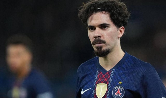 卫冕冠军展现犀利锋芒：狂轰5球碾压切尔西，恩里克剑指欧冠桂冠