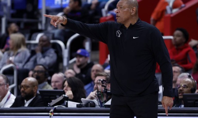 雄鹿为何卡点解雇里弗斯 字母哥也成教练杀手了？